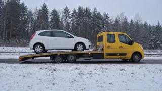 Auto na lawecie zimą – awaryjne otwieranie aut w Tczewie
