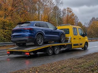 SUV na platformie lawety – transport pojazdu w Tczewie